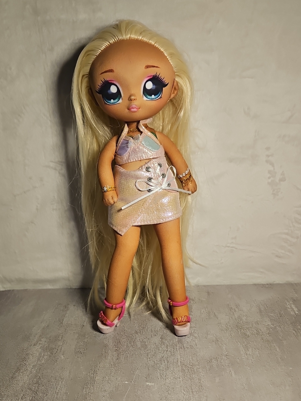 ! Na! Na! Surprise Teens fashion doll... Carmen Linda